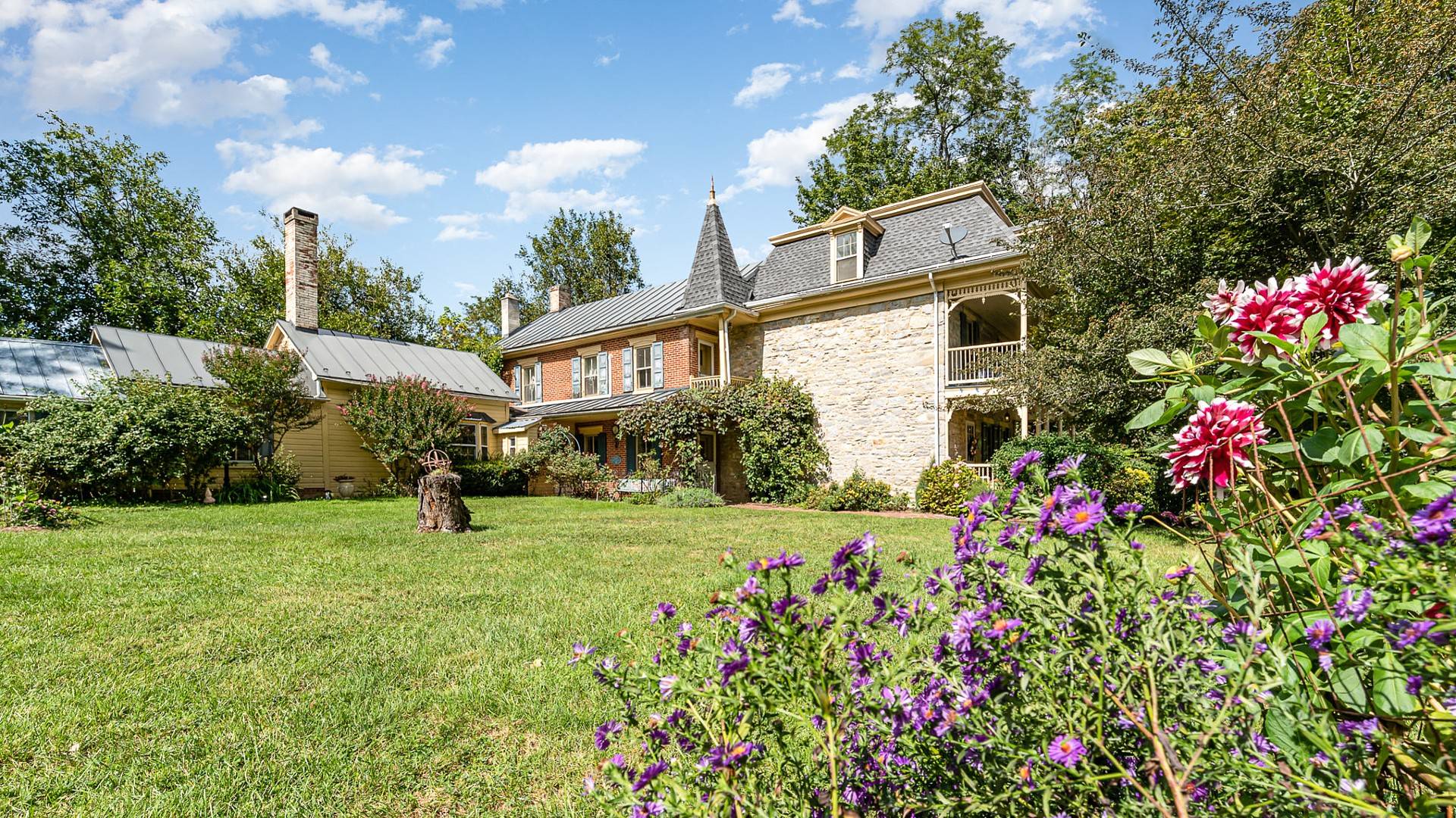 Fallen Tree Farm Bed and Breakfast: Central Pennsylvania Lodging in  CarlisleFallen Tree Farm Bed and Breakfast