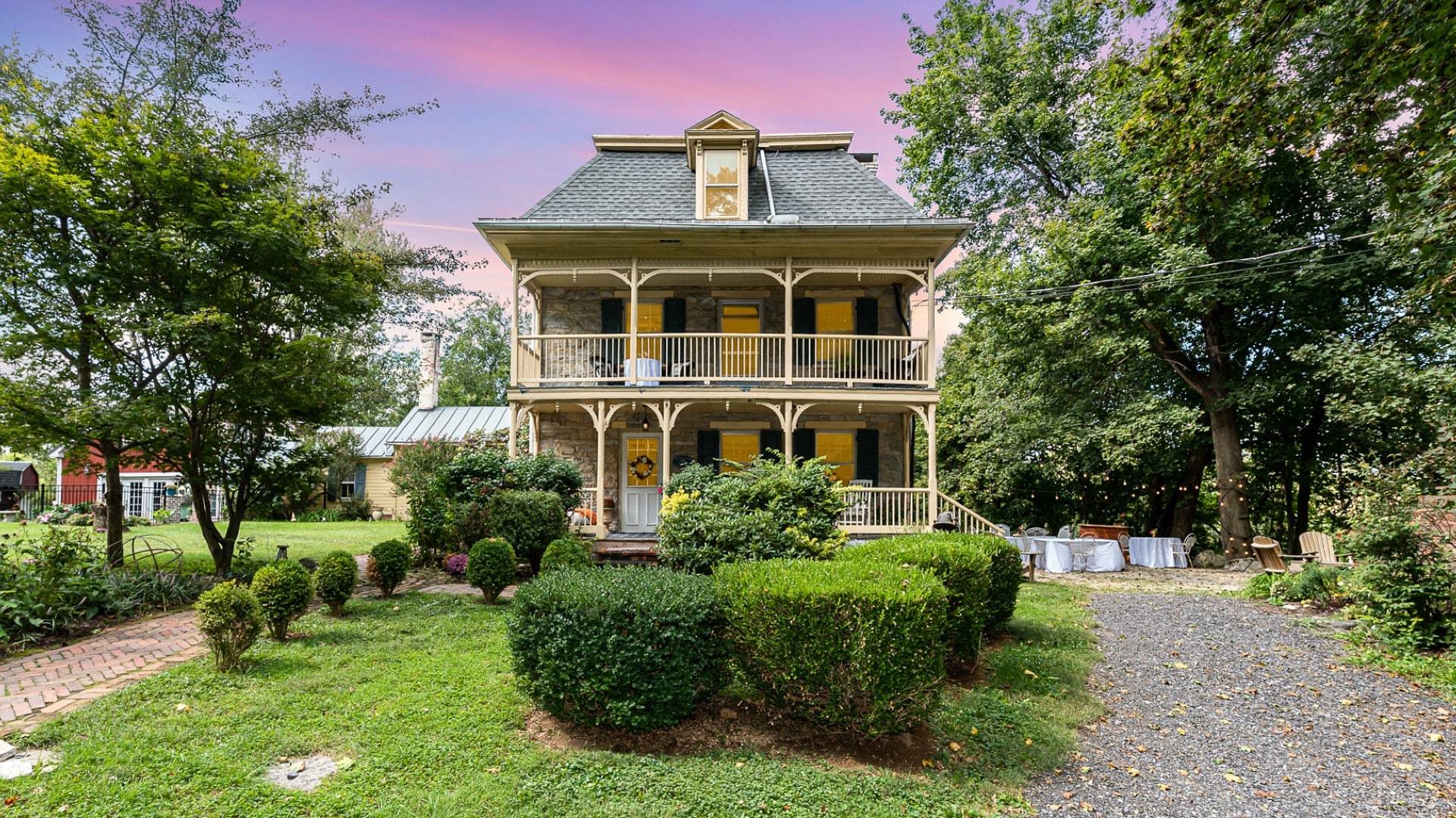 Fallen Tree Farm Bed and Breakfast: Central Pennsylvania Lodging in  CarlisleFallen Tree Farm Bed and Breakfast